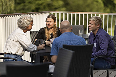 Foto af undendørssamtale 