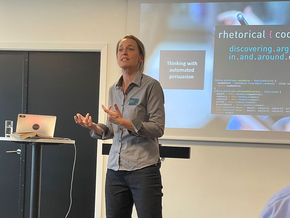 Sine Nørholm Just, Roskilde Universitet, holder oplæg på Digital models in humanities research-konferencen