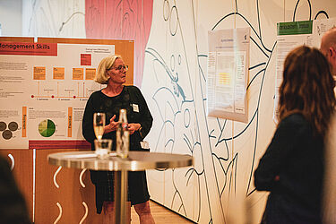 Link til større version af billede med Marianne Ankjær fra Syddansk Universitet under postersession