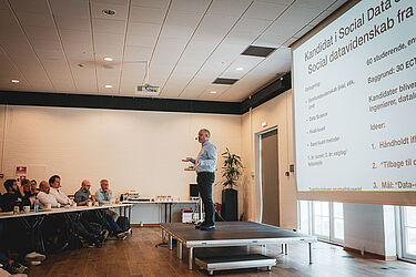 Link til større version af billede med David Dreyer Lassen ved It-vest-konferencen 2019