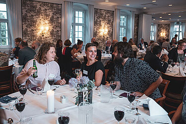 Link til større version af billede fra middagen ved It-vest-konferencen 2019